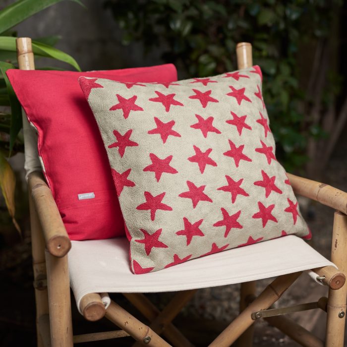 cojin-estrella-rojo-sale-1def1dc9-de06-4dcd-b0f8-79d6365cac52
