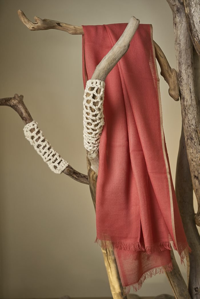 chale-baby-merino-palo-rosa-borde-beige-dec0221400-3da5375a-42ad-40c5-a585-91446cca9764