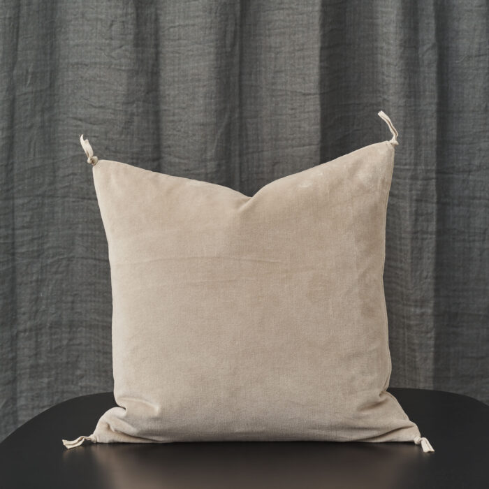 demo990019-gbp-velvet-45x45-beige-50ef3a00-1651-487d-addb-3afec64699d7