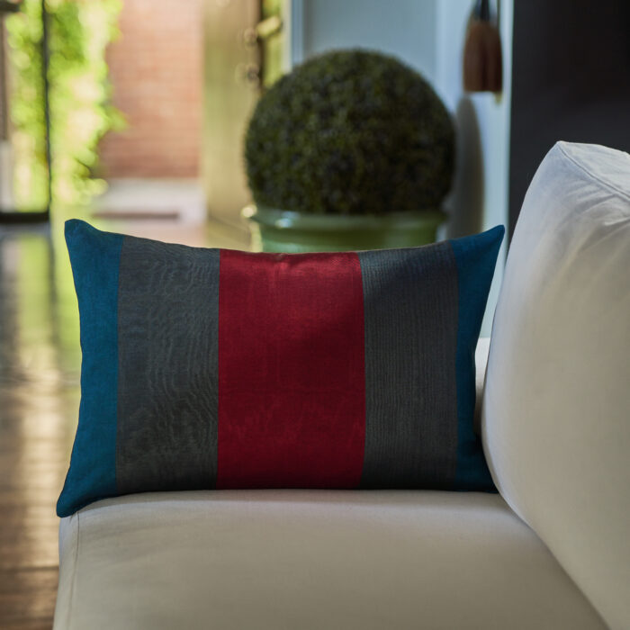 cojin-seda-franjas-40x60-sale-e00f45f8-45c9-4f8d-8c66-3706f9a14e7f